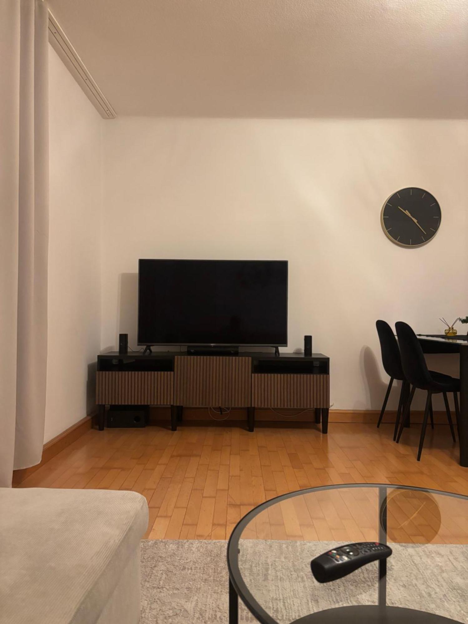 Cozy 2-bedroom Retreat Near Subway And Center *