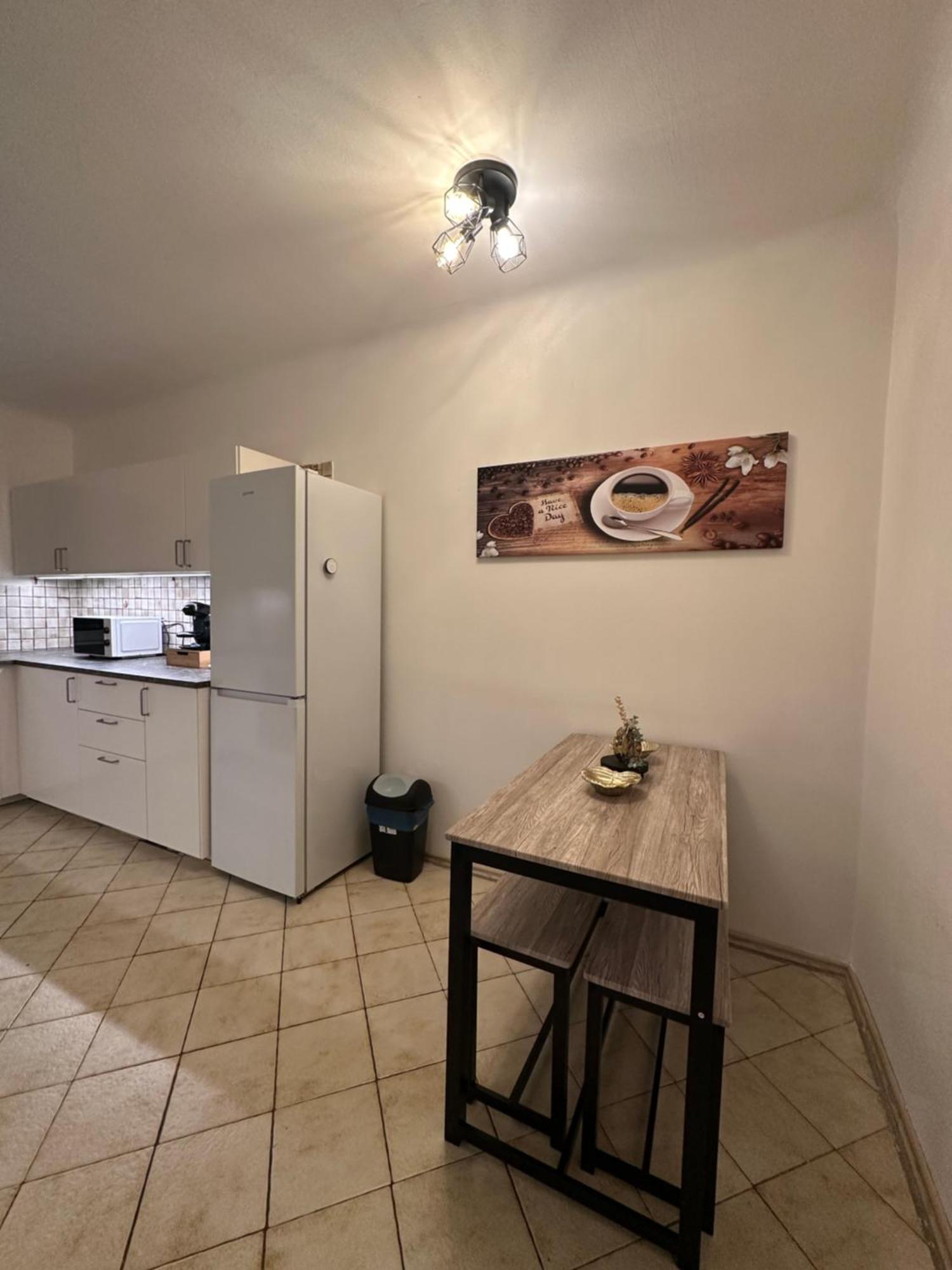 Cozy 2-bedroom Retreat Near Subway And Center Wiedeń